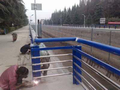道路護(hù)欄進(jìn)行表面鍍鋅有哪些好處呢？