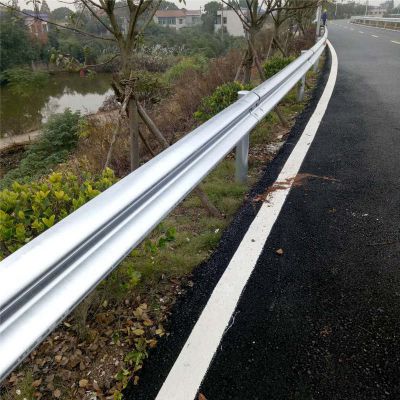 道路護(hù)欄的施工質(zhì)量標(biāo)準(zhǔn)與要求是怎樣的？